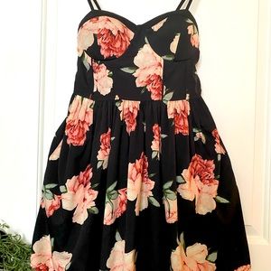 Floral dress with pockets